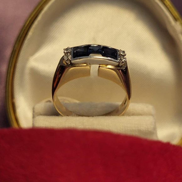 14K Gold Ring with saphire and diamonds - Picture 11 of 16